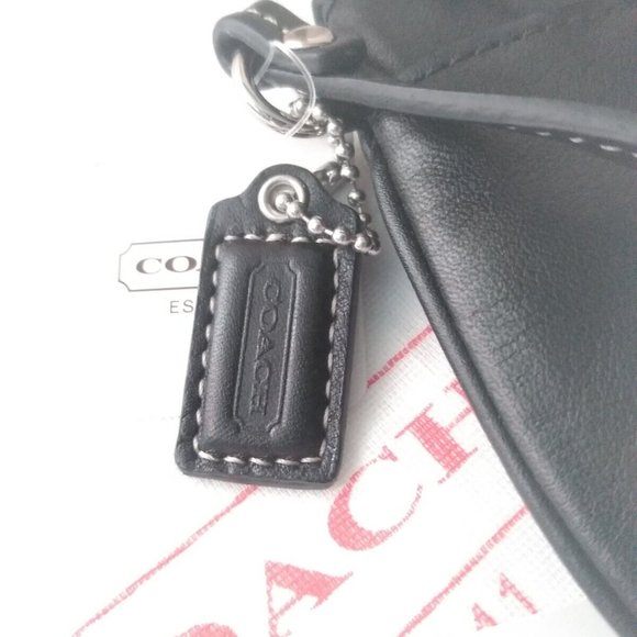 New With Gift Box & Dust Bag Coach Black Small Leather Wristlet F45651 - Picture 5 of 11